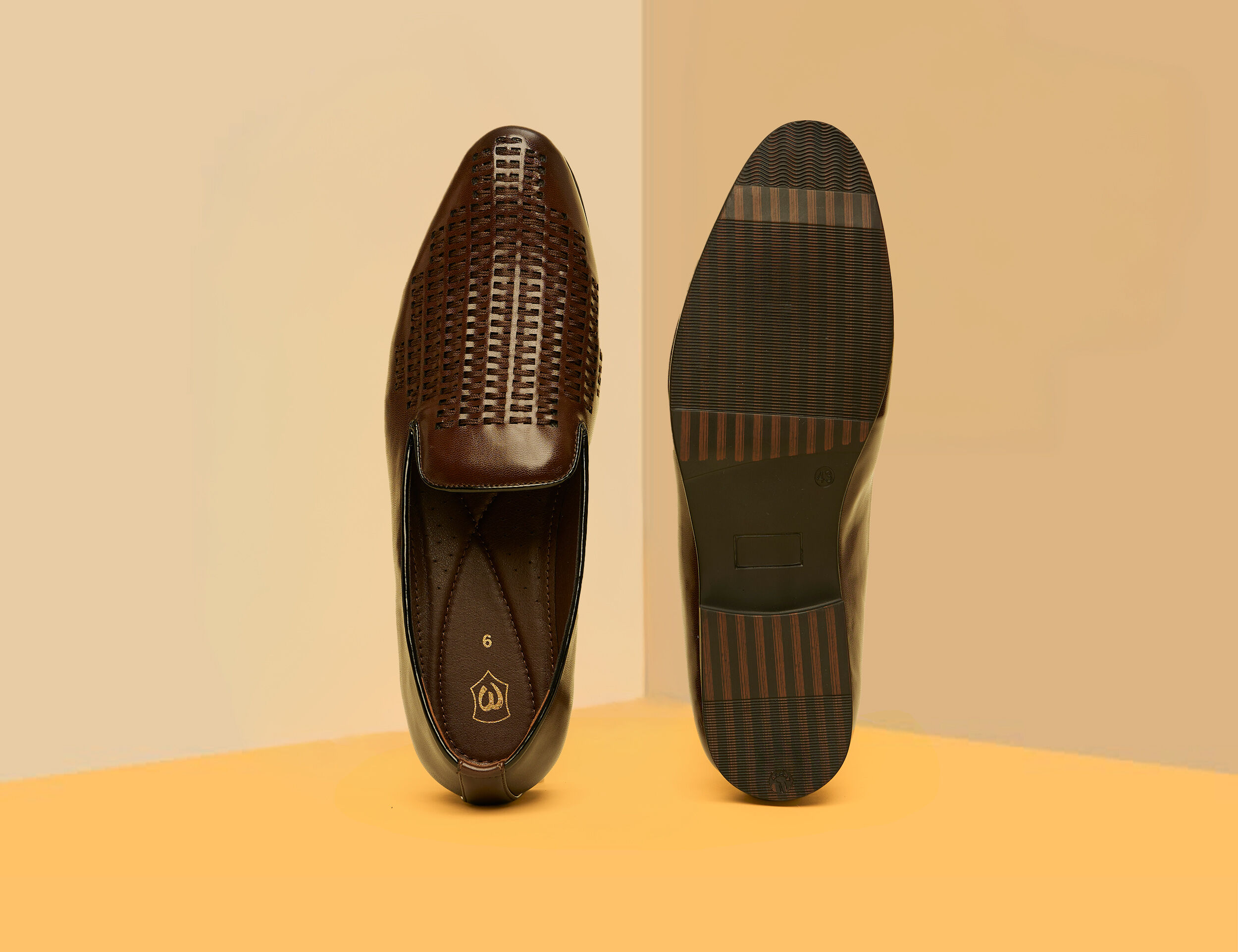 stylish brown juttis for men 